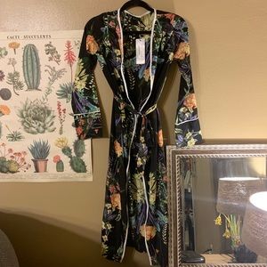 PRETTY NWT Boohoo tropical kimono